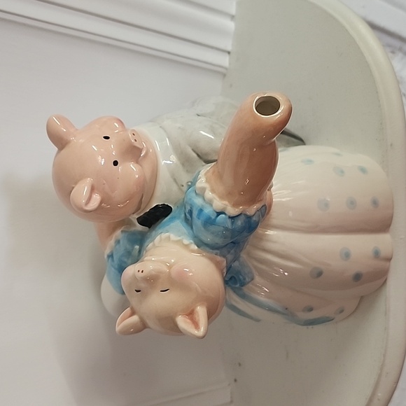 Vintage Applause Inc. Dancing Pig Couple 8" Teapot - Picture 5 of 6